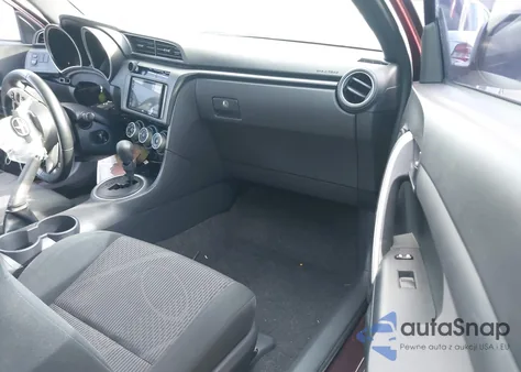 2011 Scion Tc z USA, uszkodzony, nr VIN JTKJF5C71B3002682